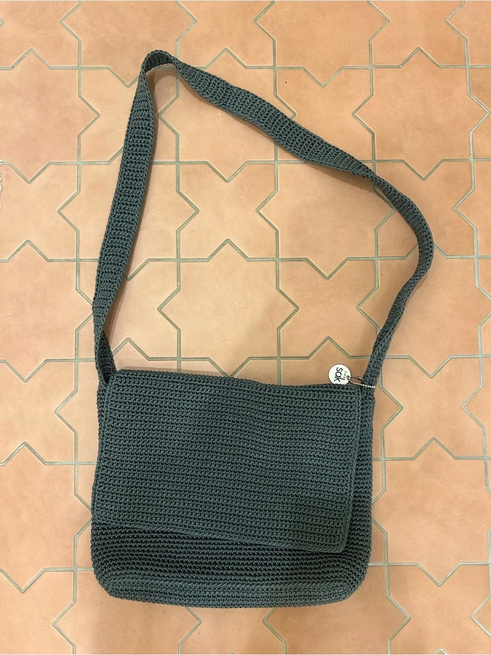The Sak Crochet Crossbody Bag in Charcoal Gray - perfect condition